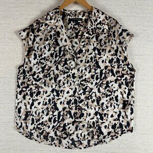 Banana Republic Womens Medium Animal Leopard Print Button-Up top Sexy Career Top
